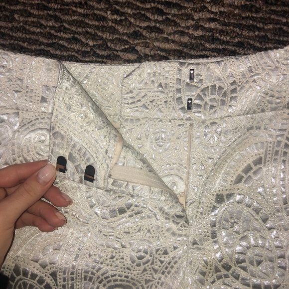 Sparkly, crisp white shorts! - Picture 5 of 8